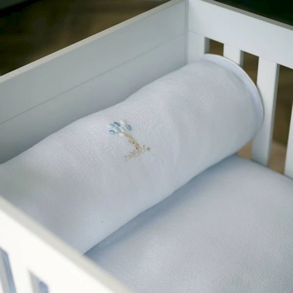 Rolkussen lijnen geborduurd